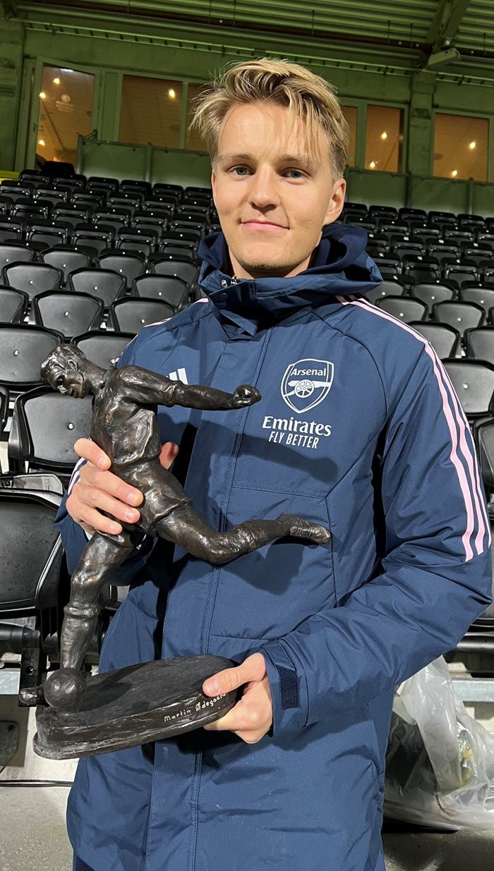 Martin Ødegaard får Kniksens Hederspris / Norsk Toppfotball